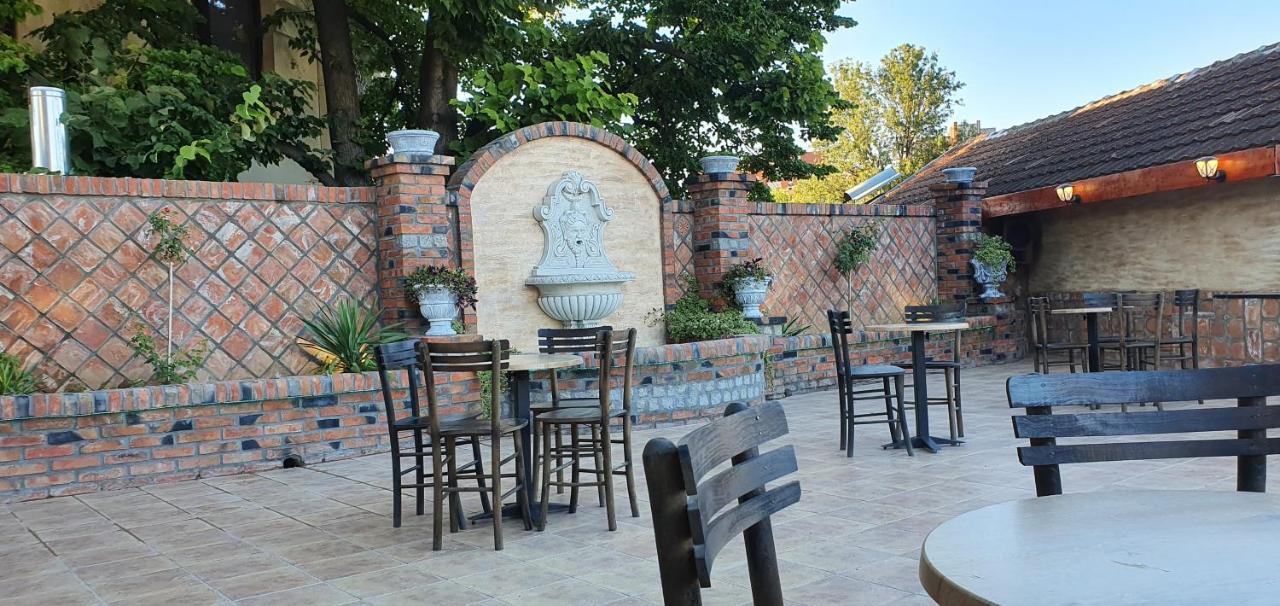 Castello Inn Smederevska Palanka Bagian luar foto